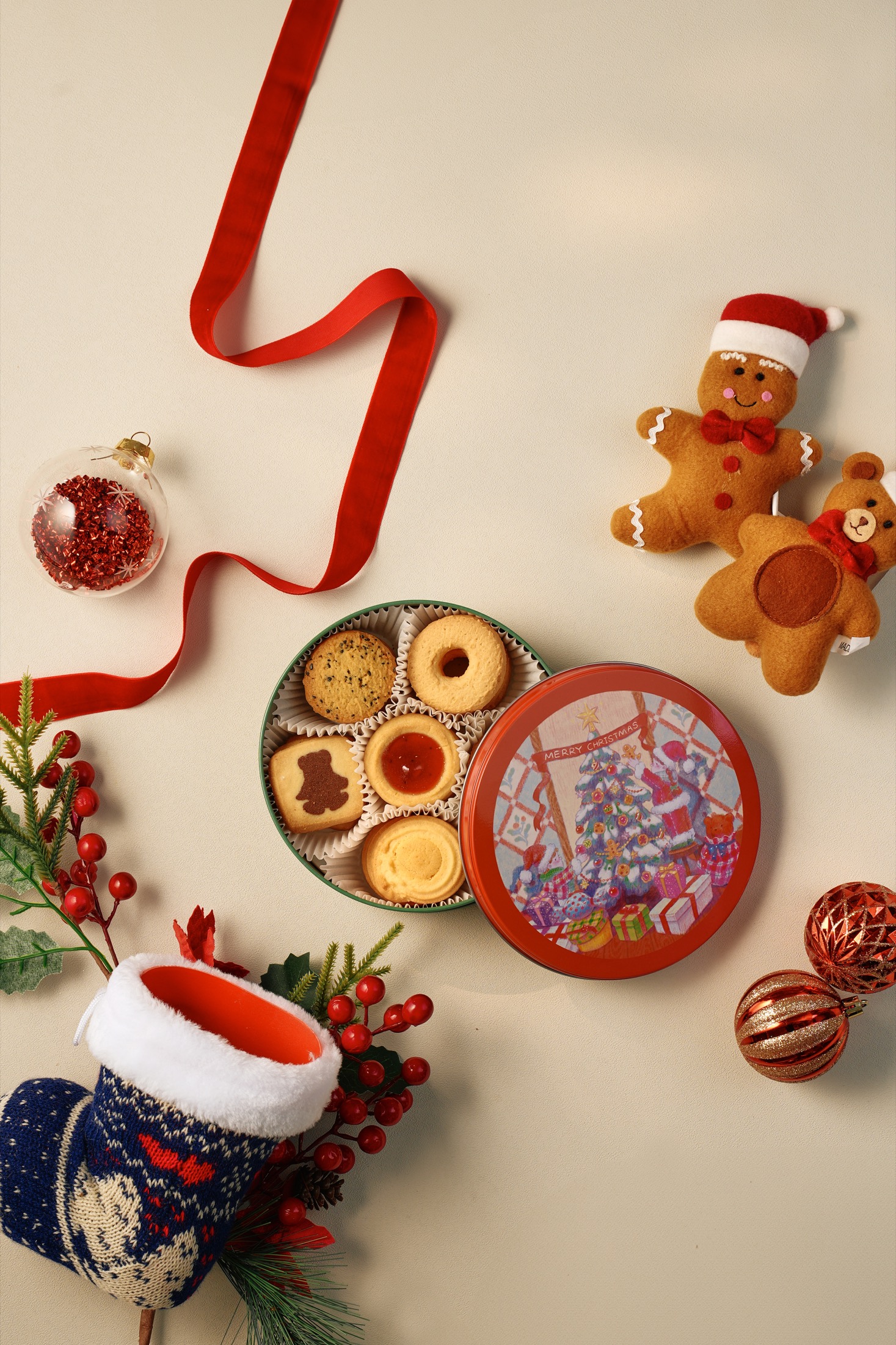 Round Grains Cookie tin and cookie detail.